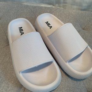 MIA White Lexa Chunky Slides Size 7 - New Without Box